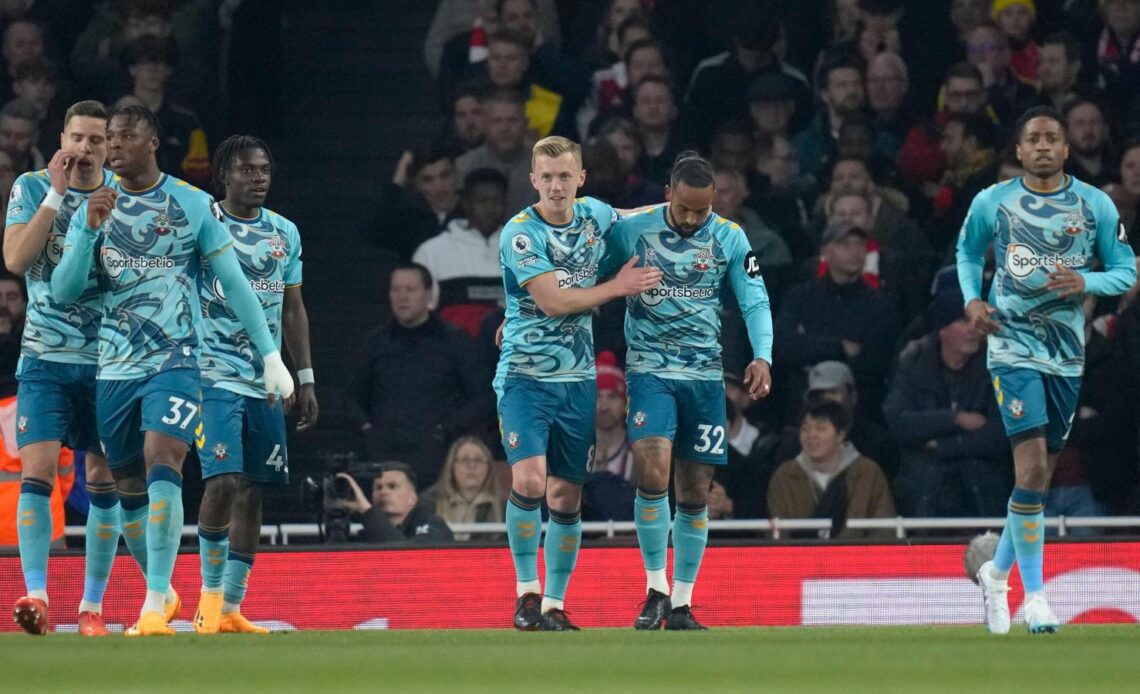 Theo Walcott celebrates his goal