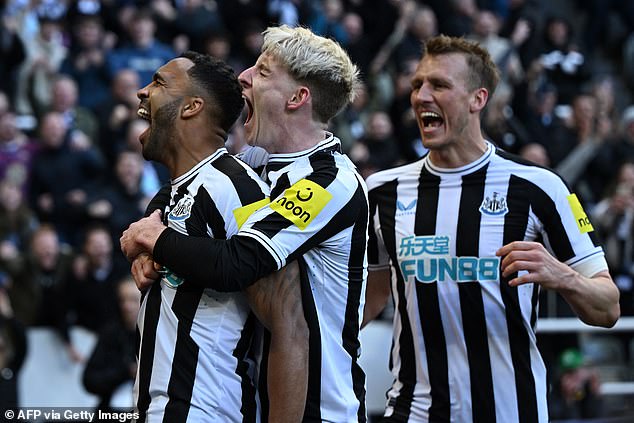 Newcastle United defeated Manchester United 2-0 at St James' Park on Sunday afternoon