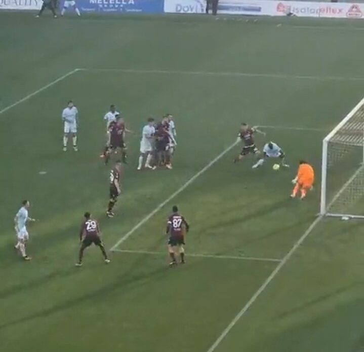 Video: Romelu Lukaku with a shocking miss from point blank range for Inter against Salernitana