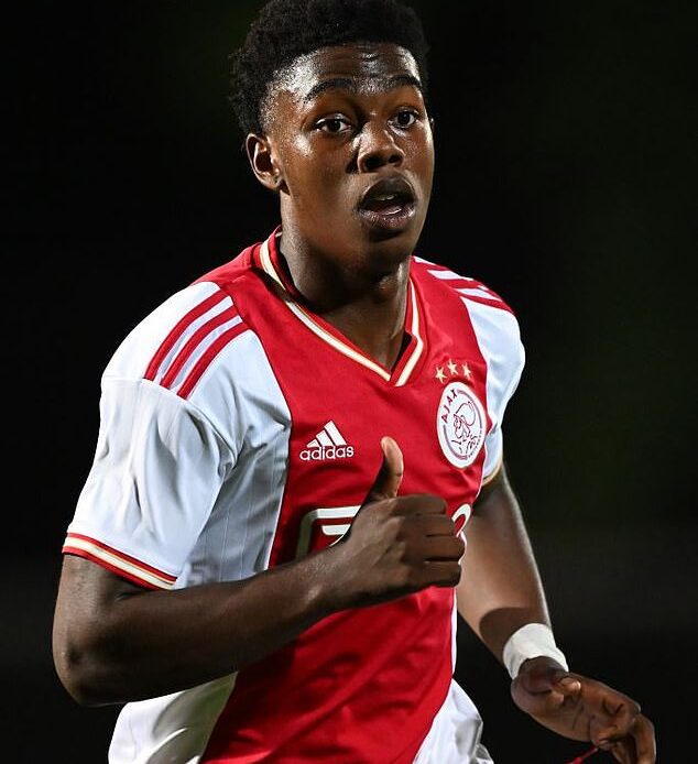 Ajax wonderkid Amourricho van Axel Dongen has signed a new contract at the club until 2027