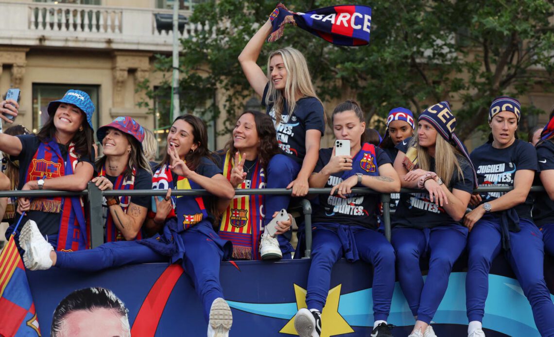 Barcelona Femeni join men's team in open-top bus title celebrations