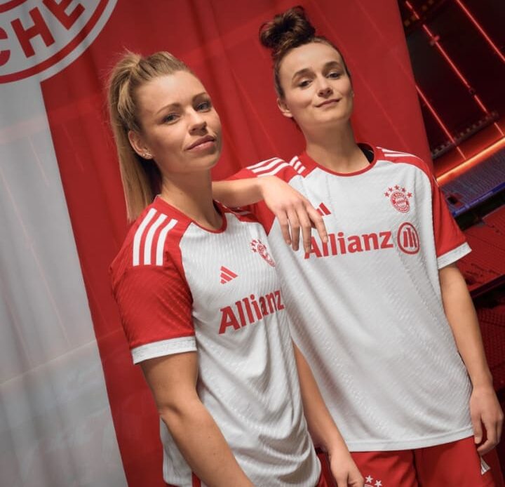 Linda Dallmann and Lina Magull in the 2023/24 Bayern home kit