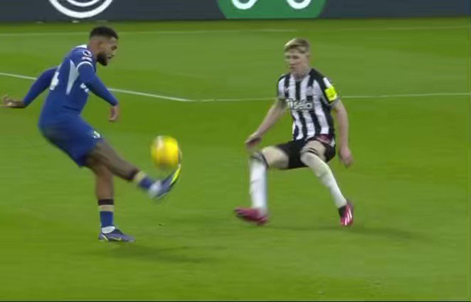 Video: Reece James sent off after picking up a second yellow for a silly foul on Gordon