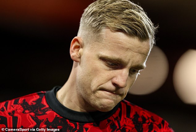 Erik ten Hag said that Donny van de Beek's Manchester United career has been hampered by injuries