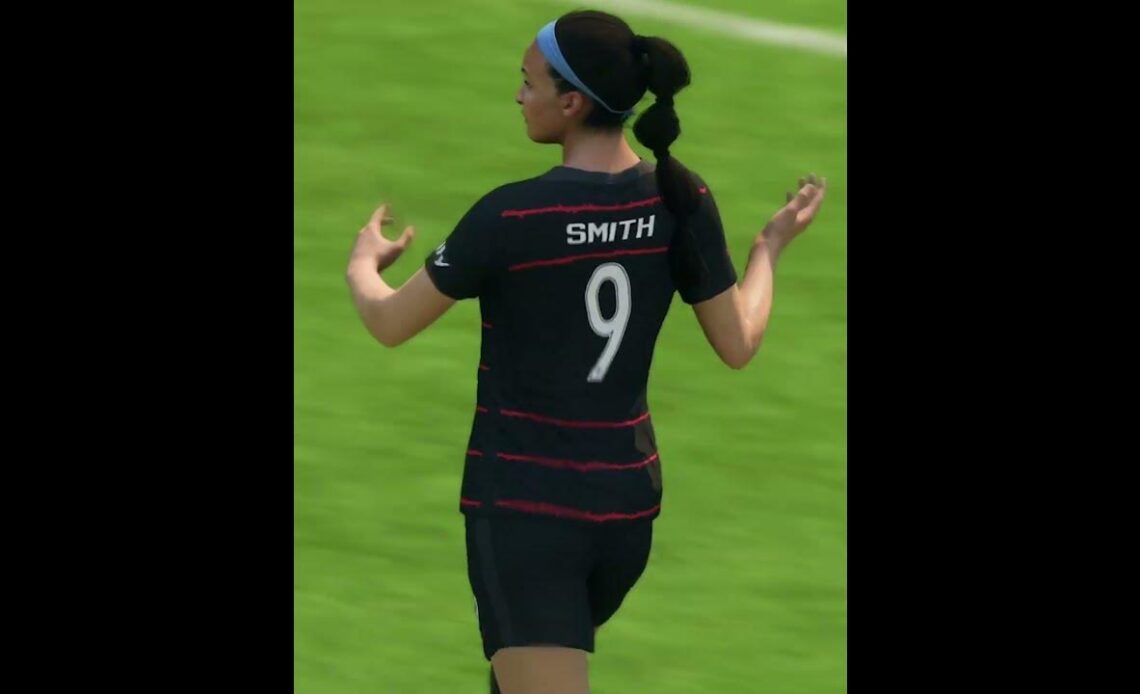 Sophia Smith's skills transcend from game to the game 🎮⚽︎ now she’s on #FC24’s first-ever #TOTY!