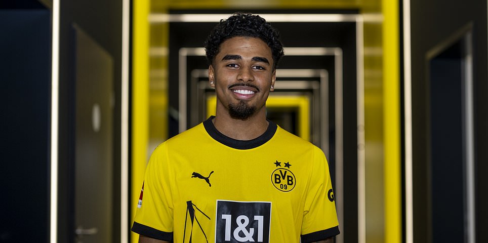 Transfer news RECAP: Borussia Dortmund announce loan signing of Ian Maatsen from Chelsea, while the Blues have £52m bid for Benfica's Antonio Silva rejected
