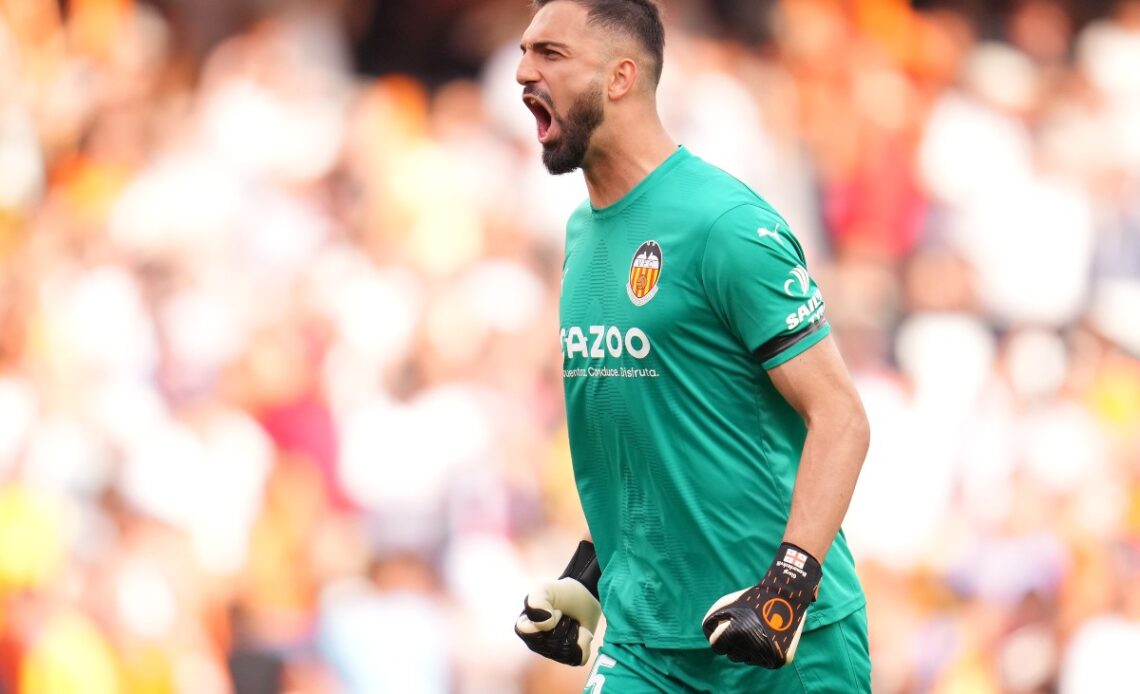 Chelsea looking to sign Valencia goalkeeper Giorgi Mamardashvili