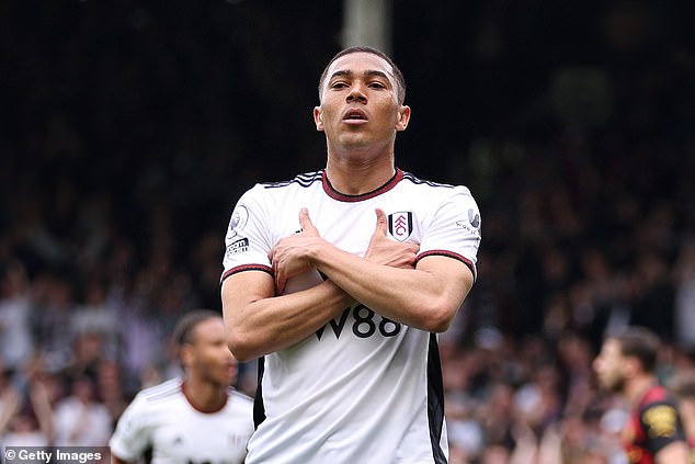 Fulham are prepared to allow out-of-favour striker Carlos Vinicius to leave the club