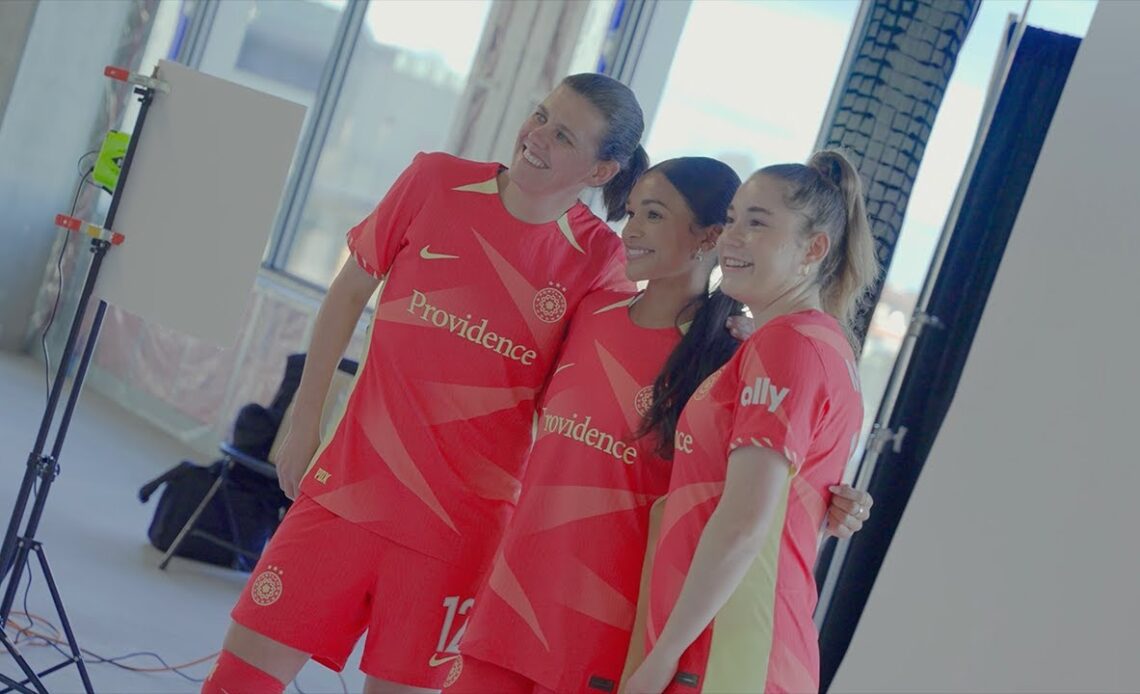 Photo Day | Behind-the-scenes as the Thorns show off the new 2024 kits