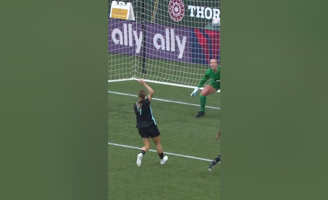 Kelley O’Hara is FLYING all over to make the save 💪  #nwsl