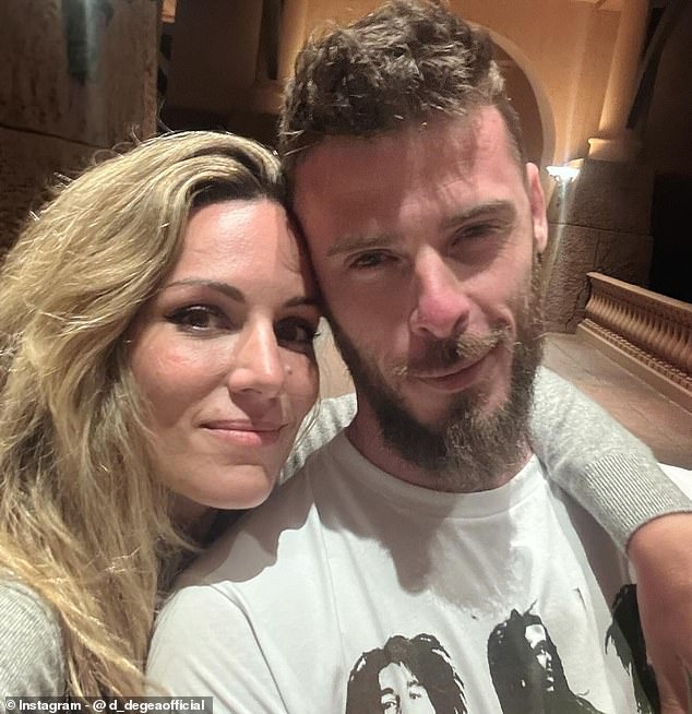 The goalkeeper enjoyed time with his pop star wife Edurne and their daughter Yanay