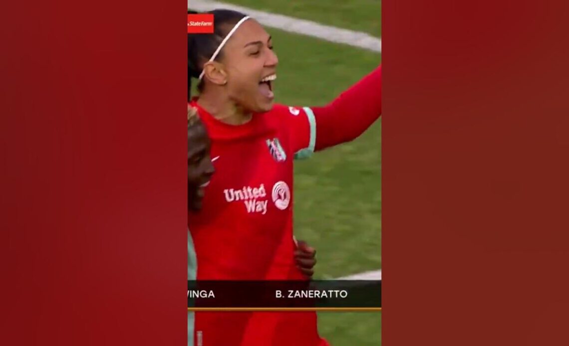 Bia Zaneratto strikes in the first 2 minutes of the game! 👏  #nwsl