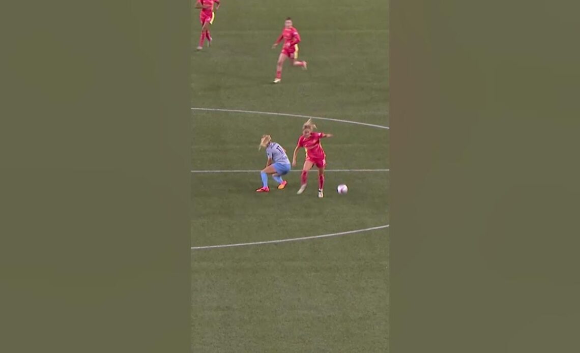 JANINE BECKIE WITH A STOPPAGE TIME GOAL! 🥅  #nwsl