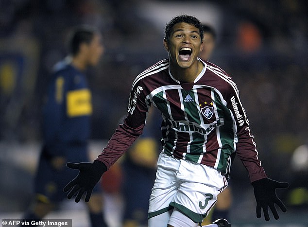 He previously played for Fluminense between 2006 and 2008, winning the Copa do Brasil