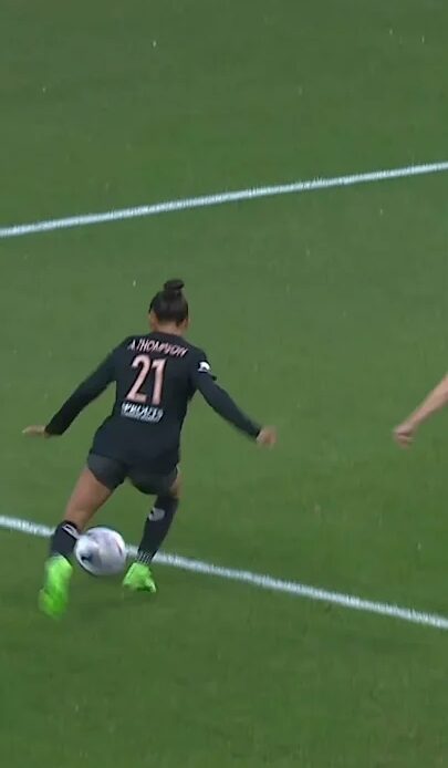 Alyssa Thompson and Sydney Leroux link up for a beautiful goal🔥  #nwsl #soccer
