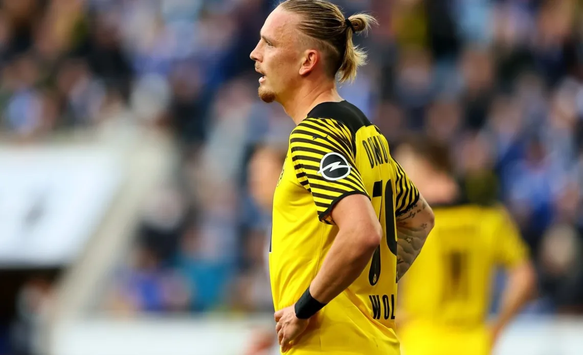 Leeds hold intensive talks to sign Borussia Dortmund player