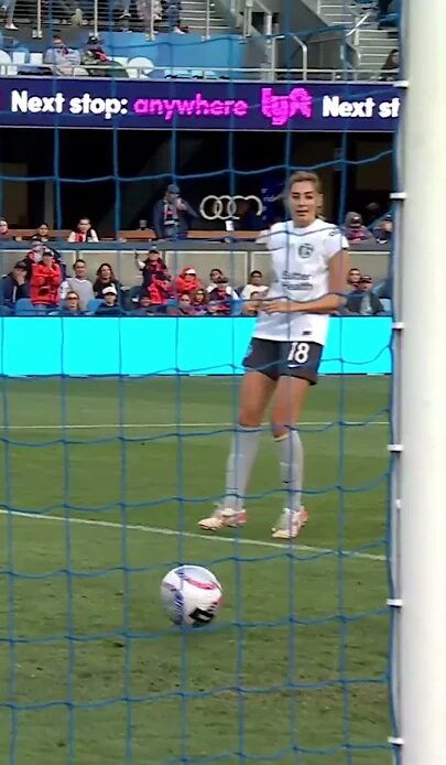 Making it look easy as Esther serves a beautiful ball into the box for Ella Stevens  #nwsl