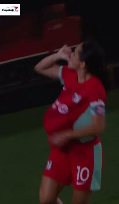 The Celly Queen buries the PK!  #nwsl