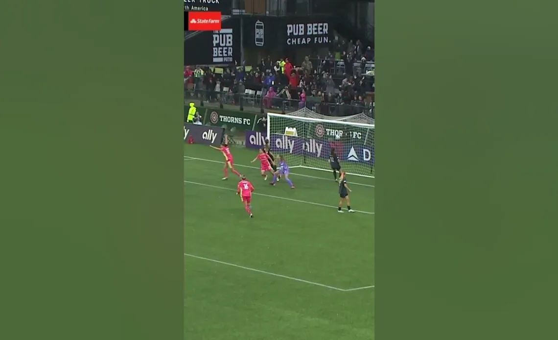 This finish by Christine Sinclair 🤌  #nwsl #soccer