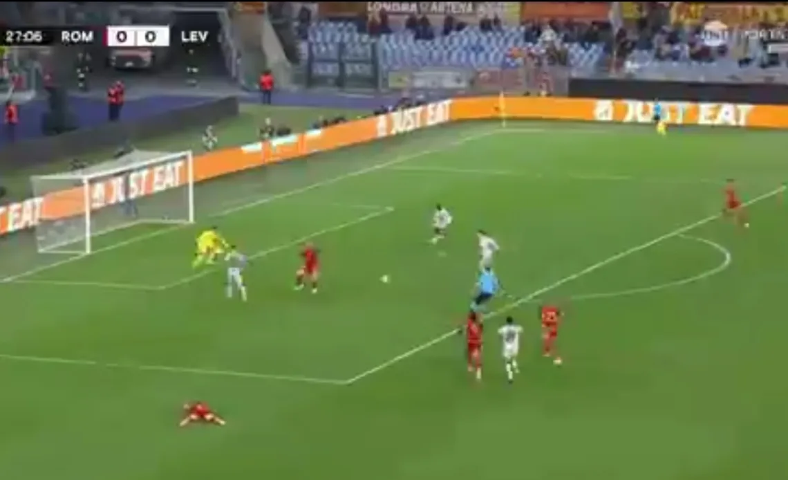 Watch: Horrendous error from Roma defender sees Bayer Leverkusen take the lead