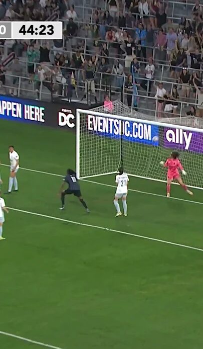 What a ball by Croix Bethune and Ouleye Sarr gets a head on it!  #nwsl