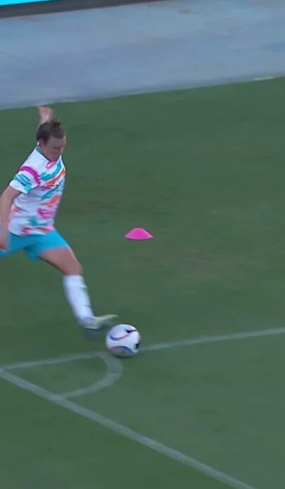 What a way to score your first NWSL goal, Hanna Lundkvist!  #nwsl #soccer