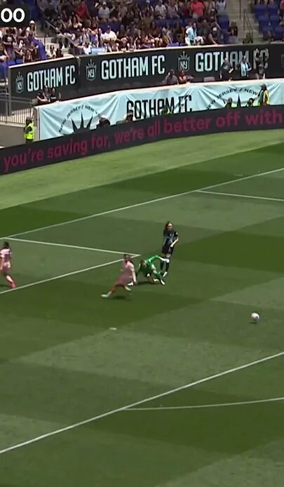 ACFC GK DiDi Haracic was a literal brick wall against Rose Lavelle 🧱  #nwsl
