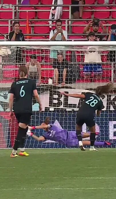 AUBREY KINGSBURY DENIES GOTHAM'S PK 🧱  #nwsl