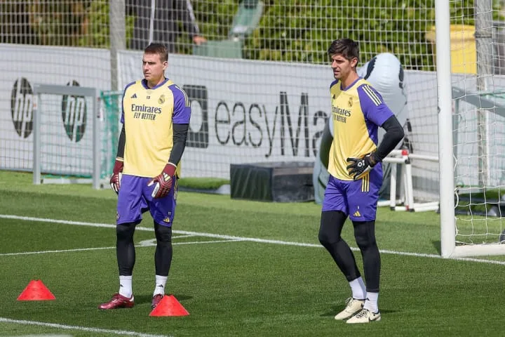 Andriy Lunin (L) and Thibaut Courtois (R) of Real Madrid CF...