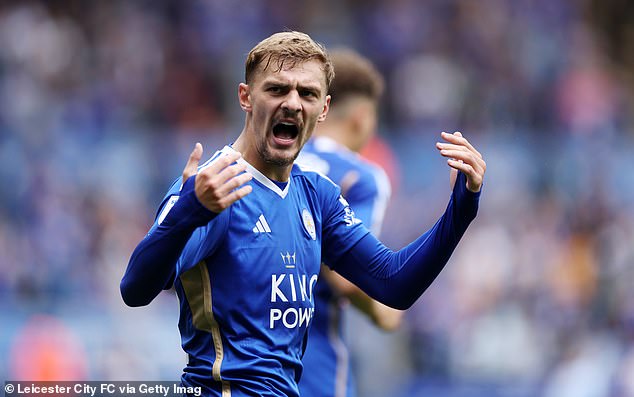 Chelsea are set to sign Leicester midfielder Kiernan Dewsbury-Hall in a deal worth £30m