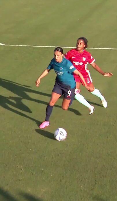 MAL SWANSON WITH A GOAL FROM AN ANGLE 📐  #nwsl