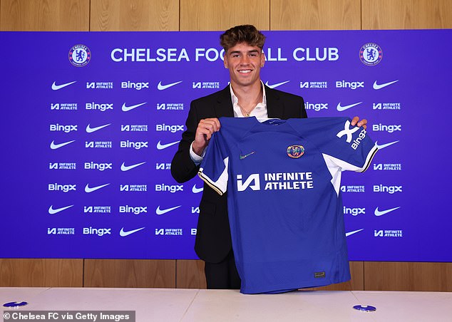 Chelsea have completed the signing of 18-year-old forward Marc Guiu from Barcelona