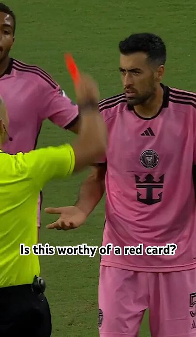 Referee SENDS OFF Sergio Busquets @intermiamicf down to 10 men