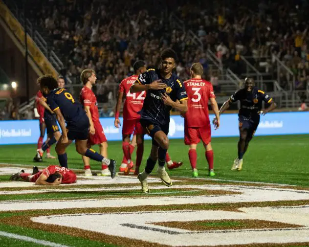 Rhode Island FC and Indy Eleven on the field