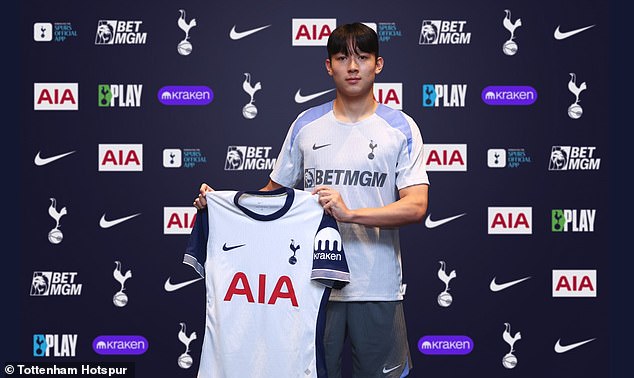 Tottenham have completed the signing of winger Yang Min-hyuk from K League side Gangwon