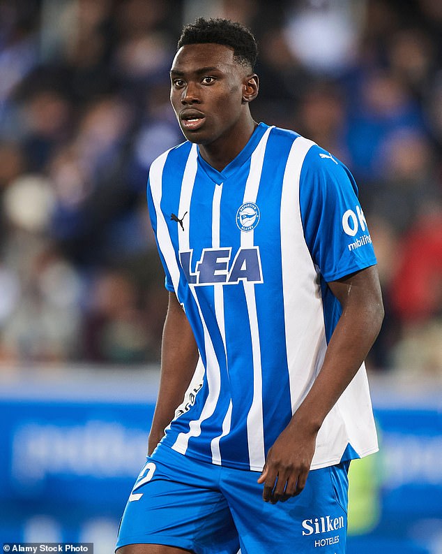 Chelsea are in talks to sign Atletico Madrid's Samu Omorodion, pictured on loan at Alaves