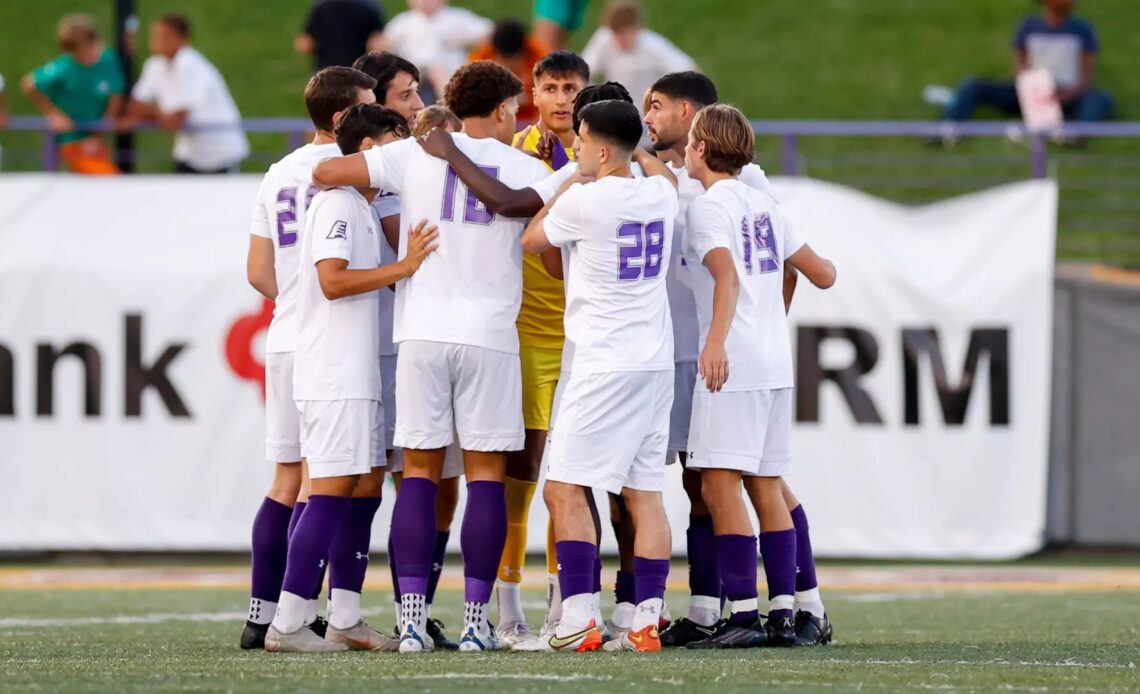 Men's Soccer Huddle 2023